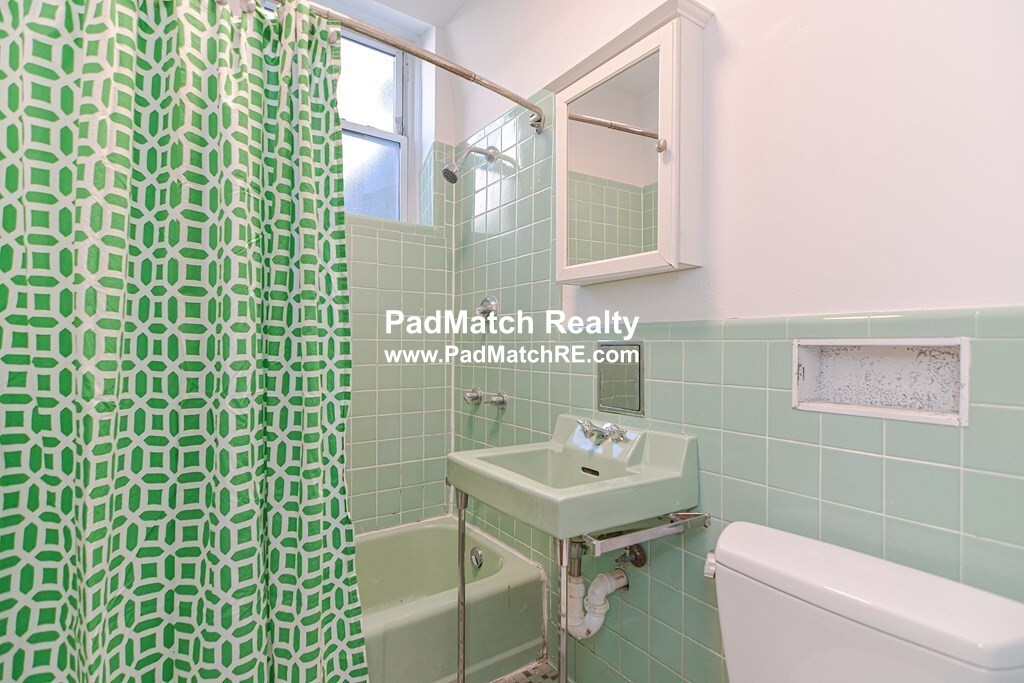 23 Warwick Rd, Brookline Hills