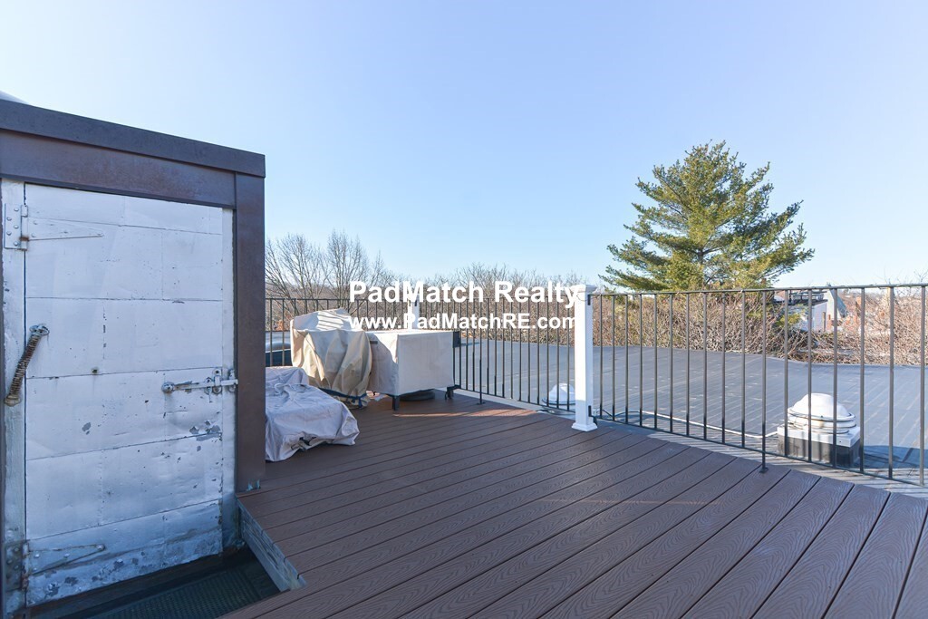 23 Warwick Rd, Brookline Hills