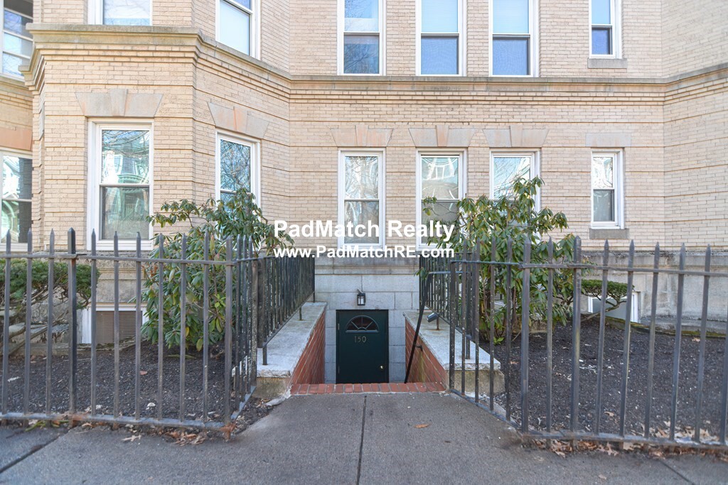 23 Warwick Rd, Brookline Hills