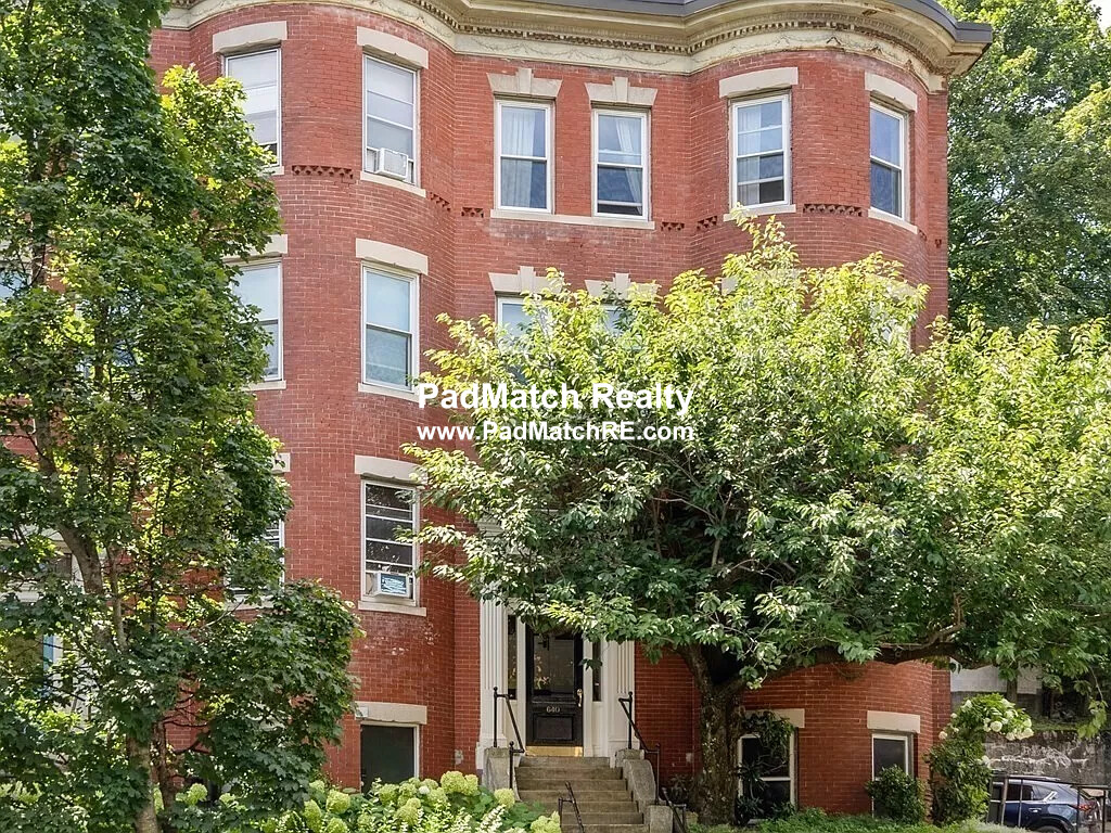 640 Washington St, Washington Square