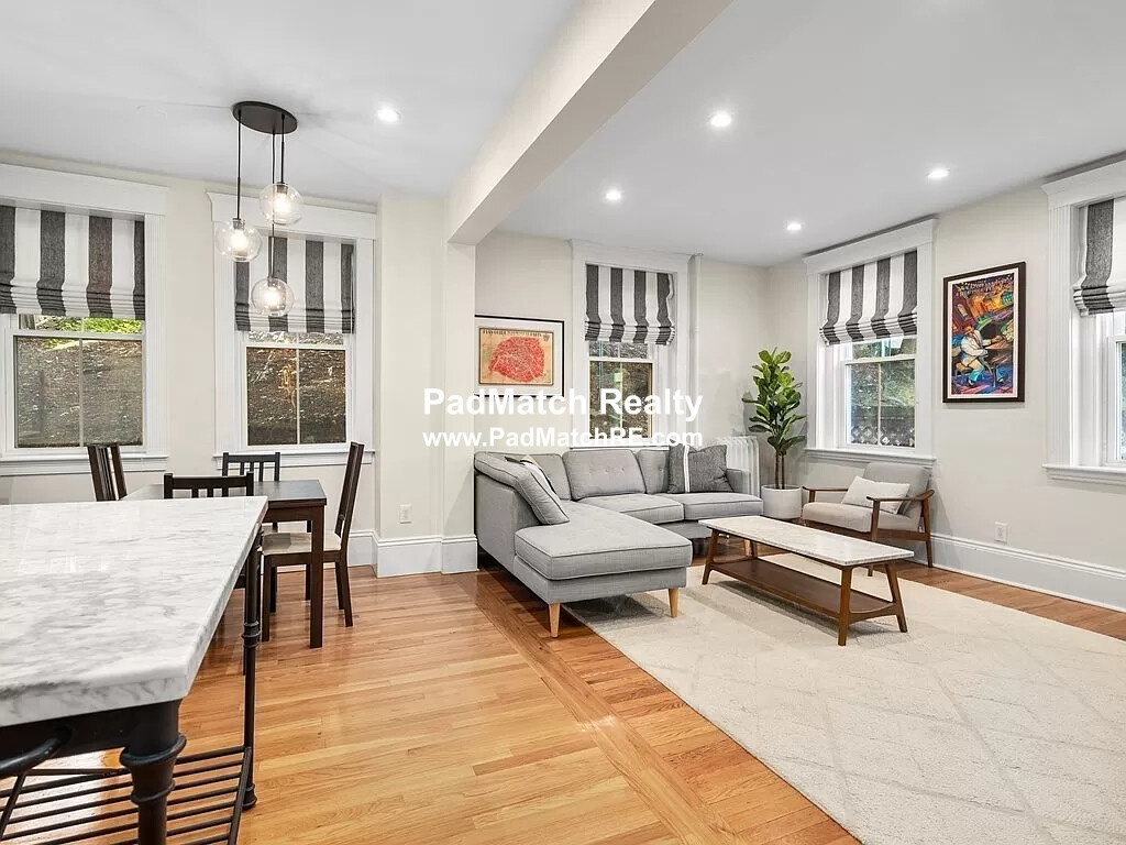 640 Washington St, Washington Square