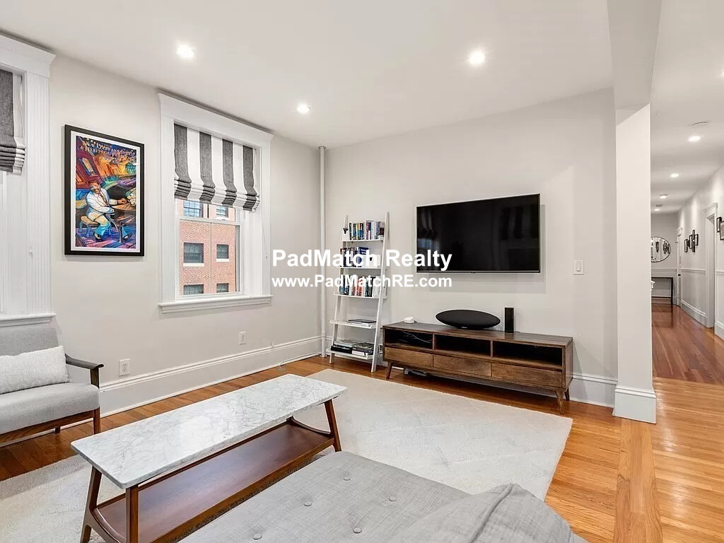 640 Washington St, Washington Square