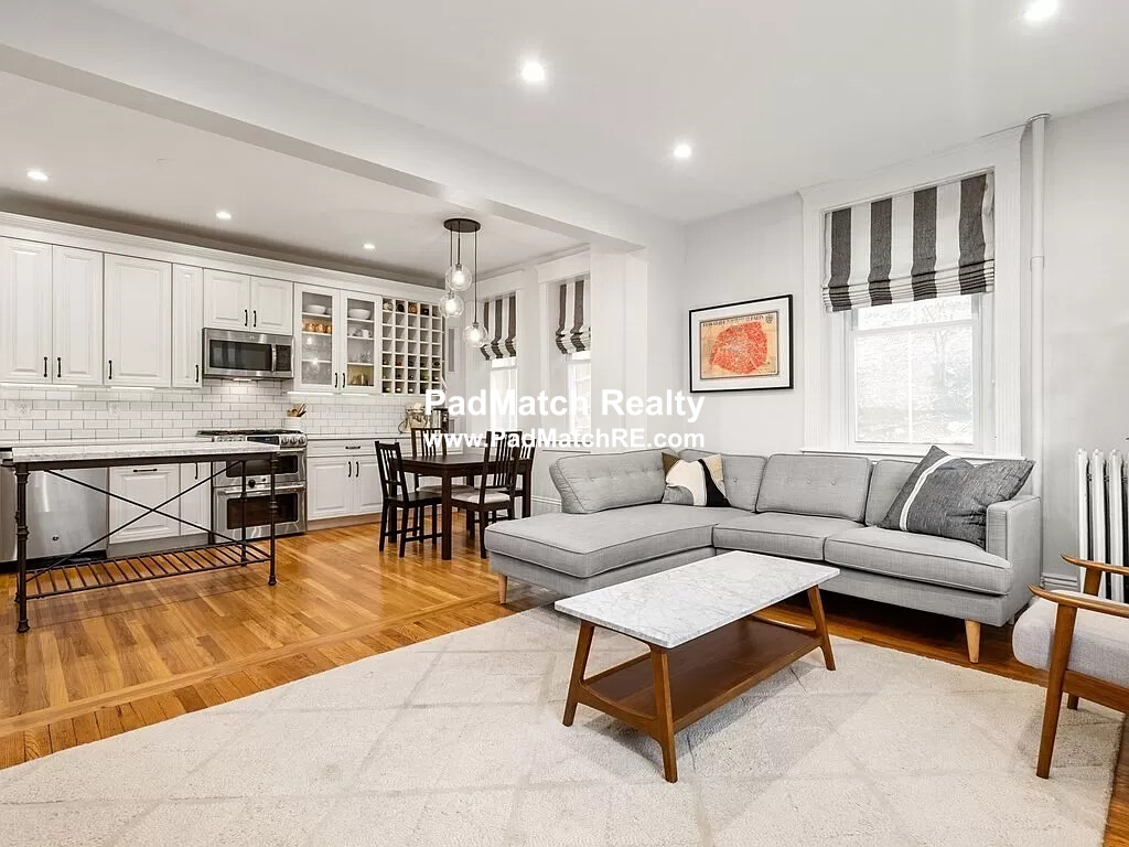 640 Washington St, Washington Square