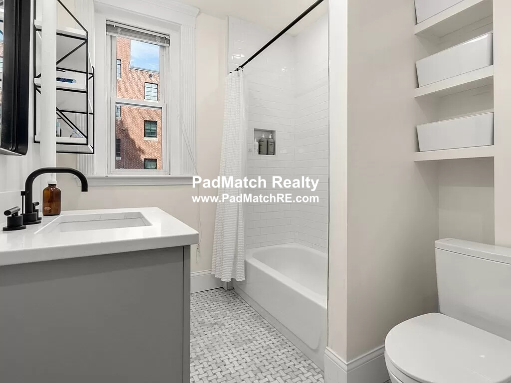 640 Washington St, Washington Square