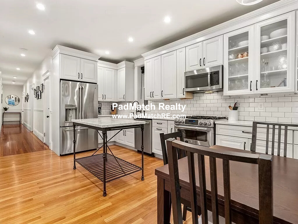 640 Washington St, Washington Square