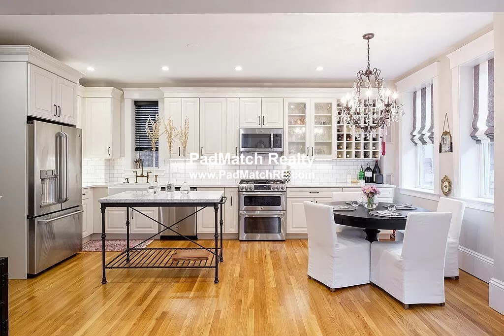 640 Washington St, Washington Square