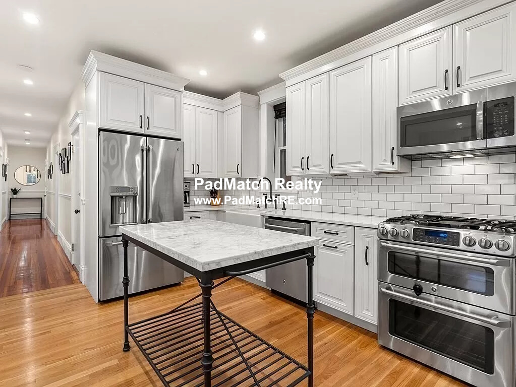 640 Washington St, Washington Square