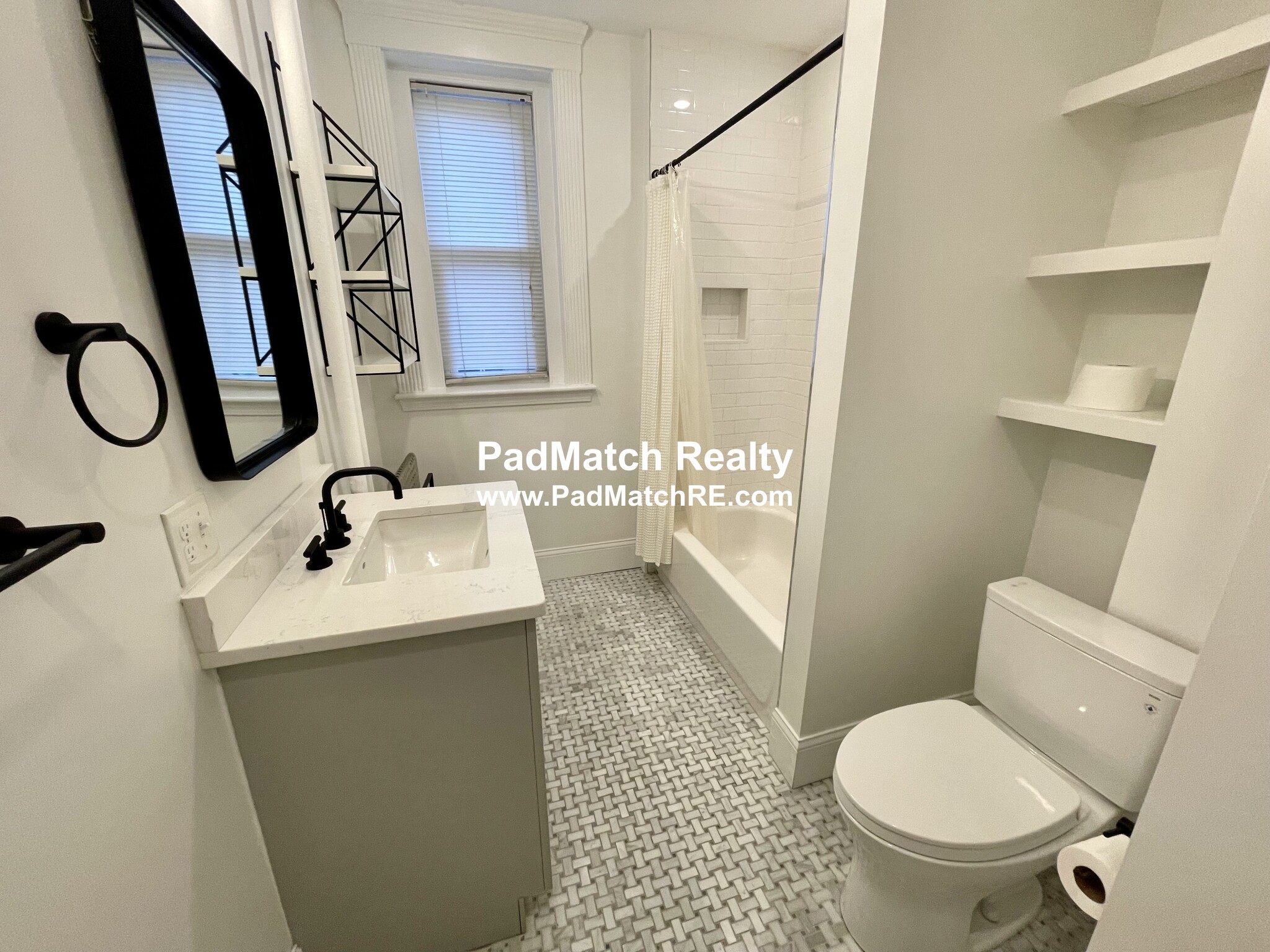 640 Washington St, Washington Square