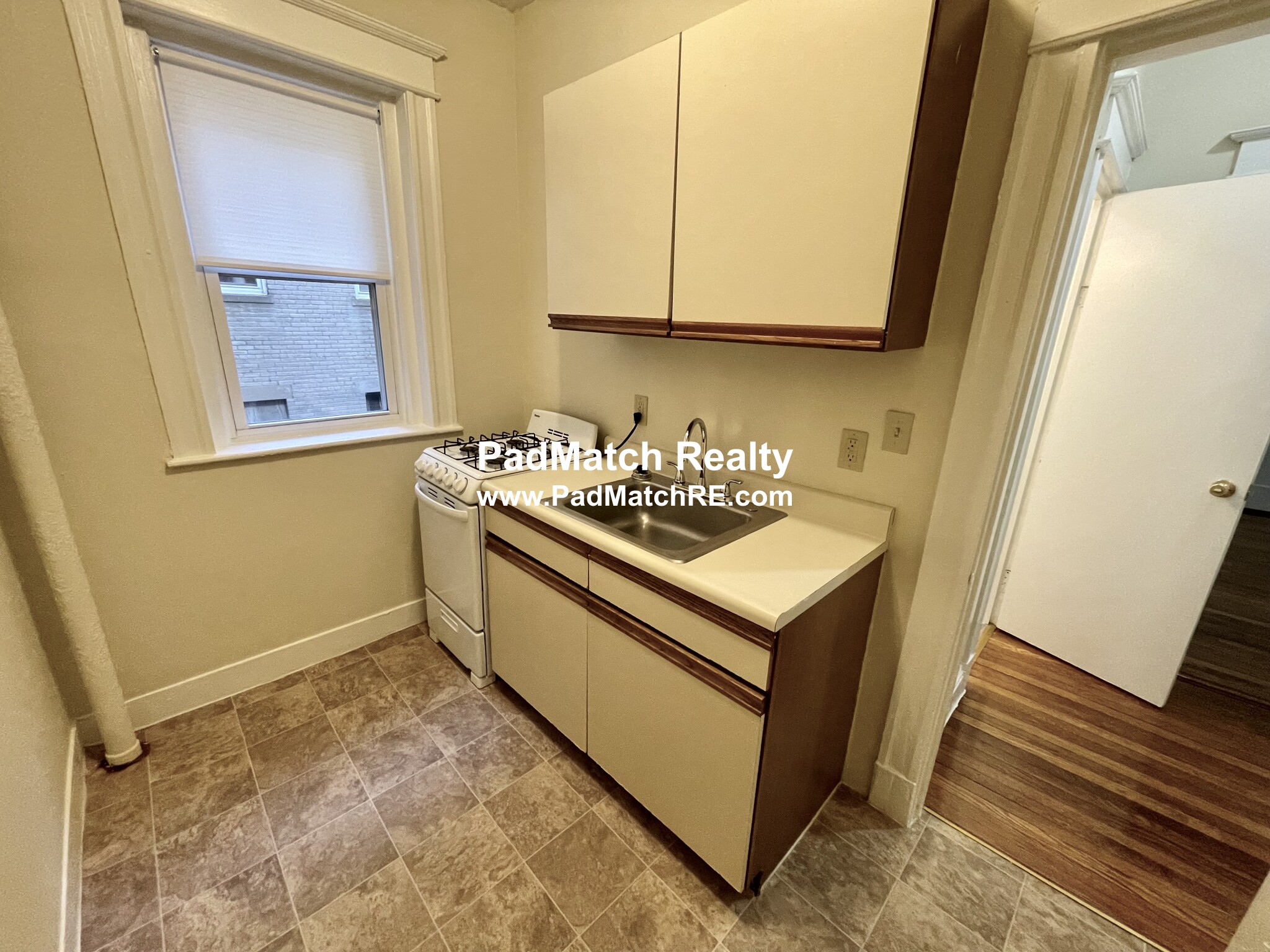 Photo 5 of 68 Woodstock Ave. Unit 4