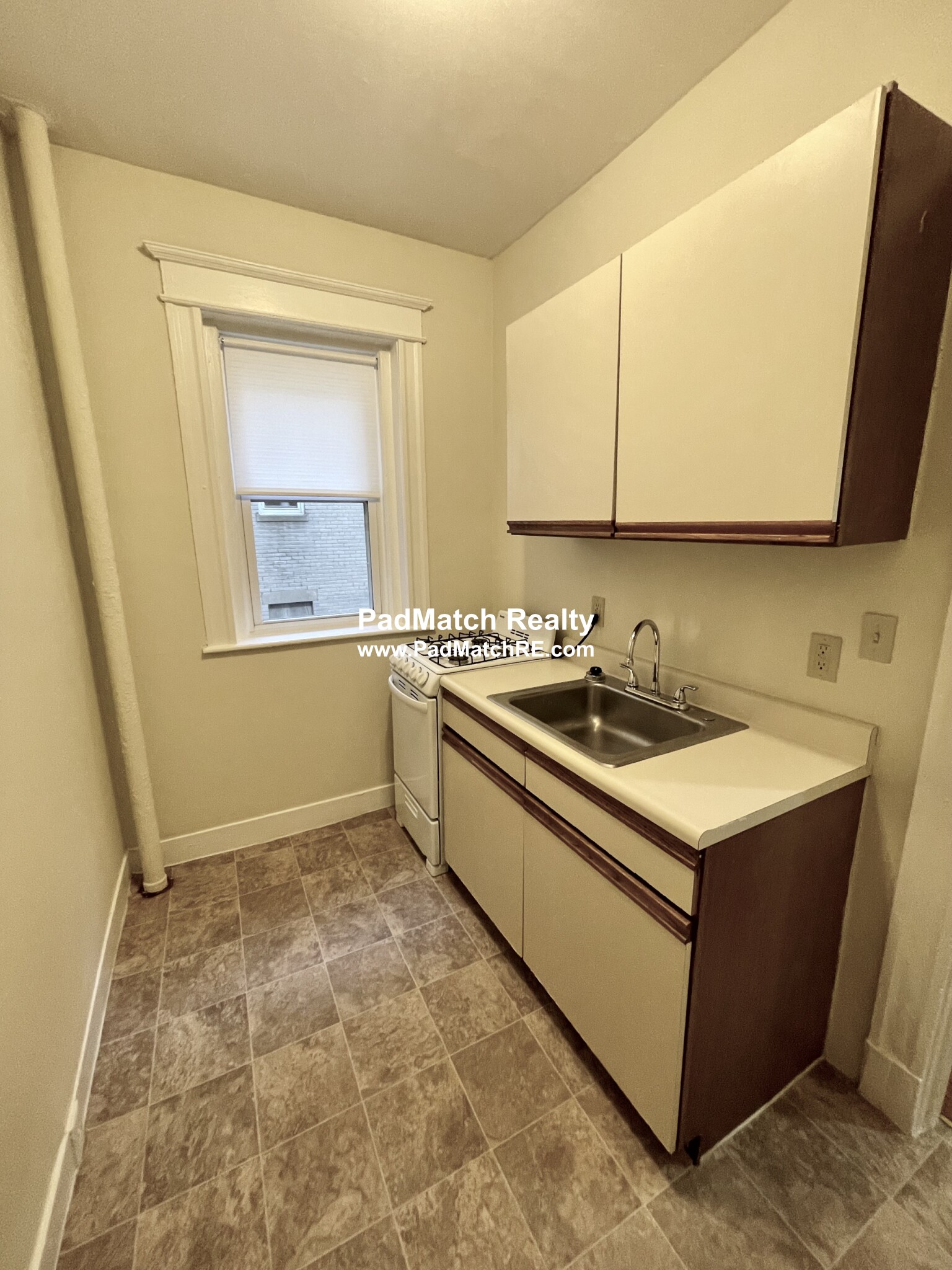 Photo 6 of 68 Woodstock Ave. Unit 4