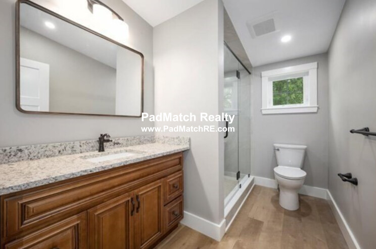 38 Rhodes Cir, Hingham