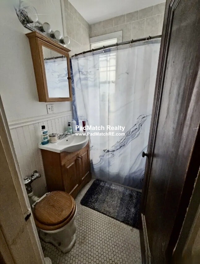 1949 Commonwealth Ave, Brighton