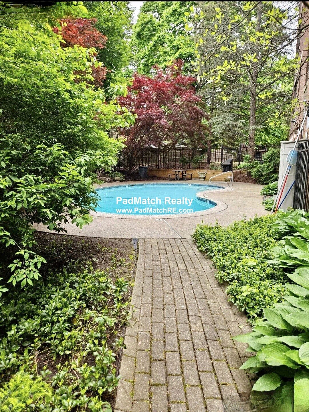 1949 Commonwealth Ave, Brighton