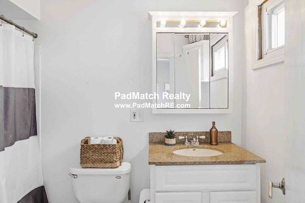 372 Bunker Hill St, Charlestown