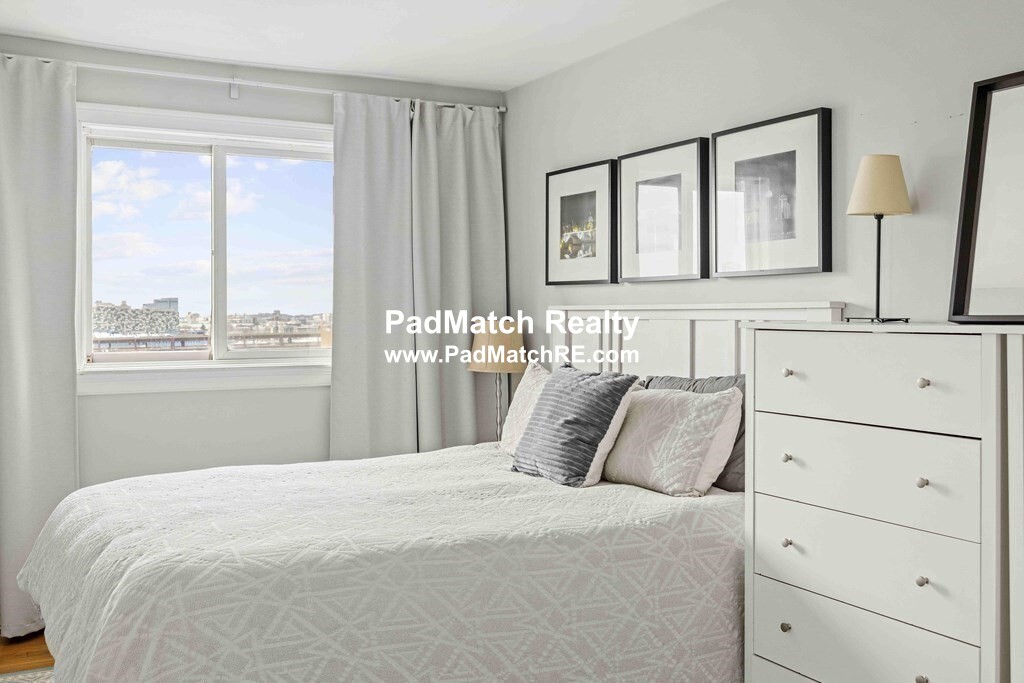 372 Bunker Hill St, Charlestown