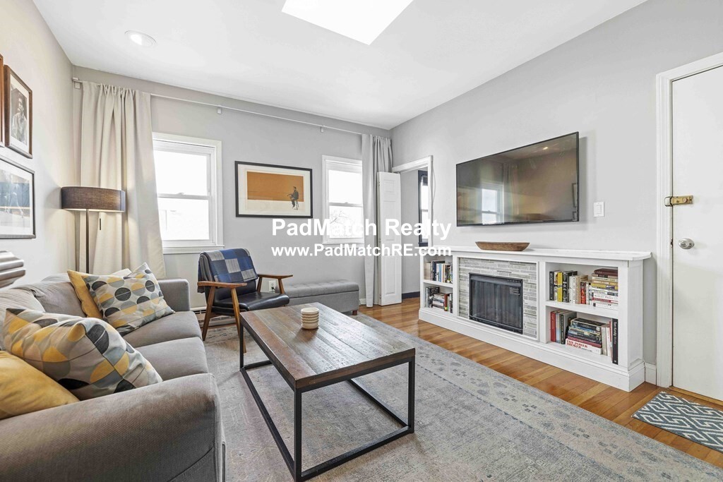 372 Bunker Hill St, Charlestown