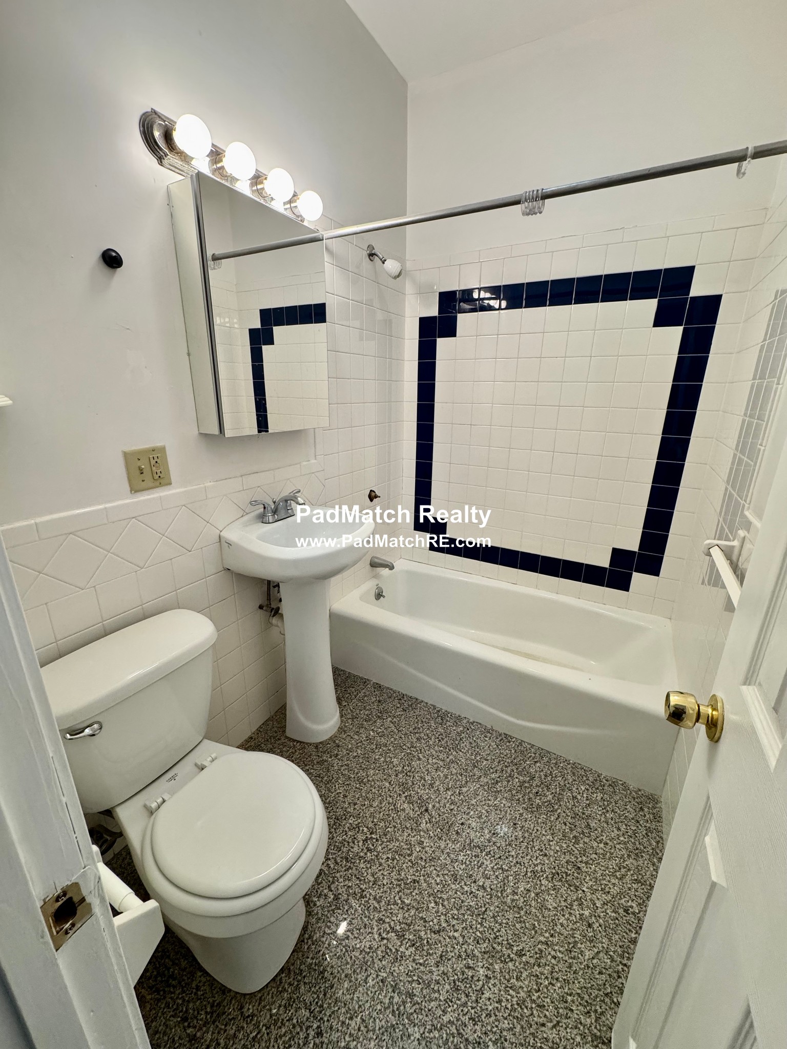 Photo 13 of 41 Egremont Rd. Unit 5