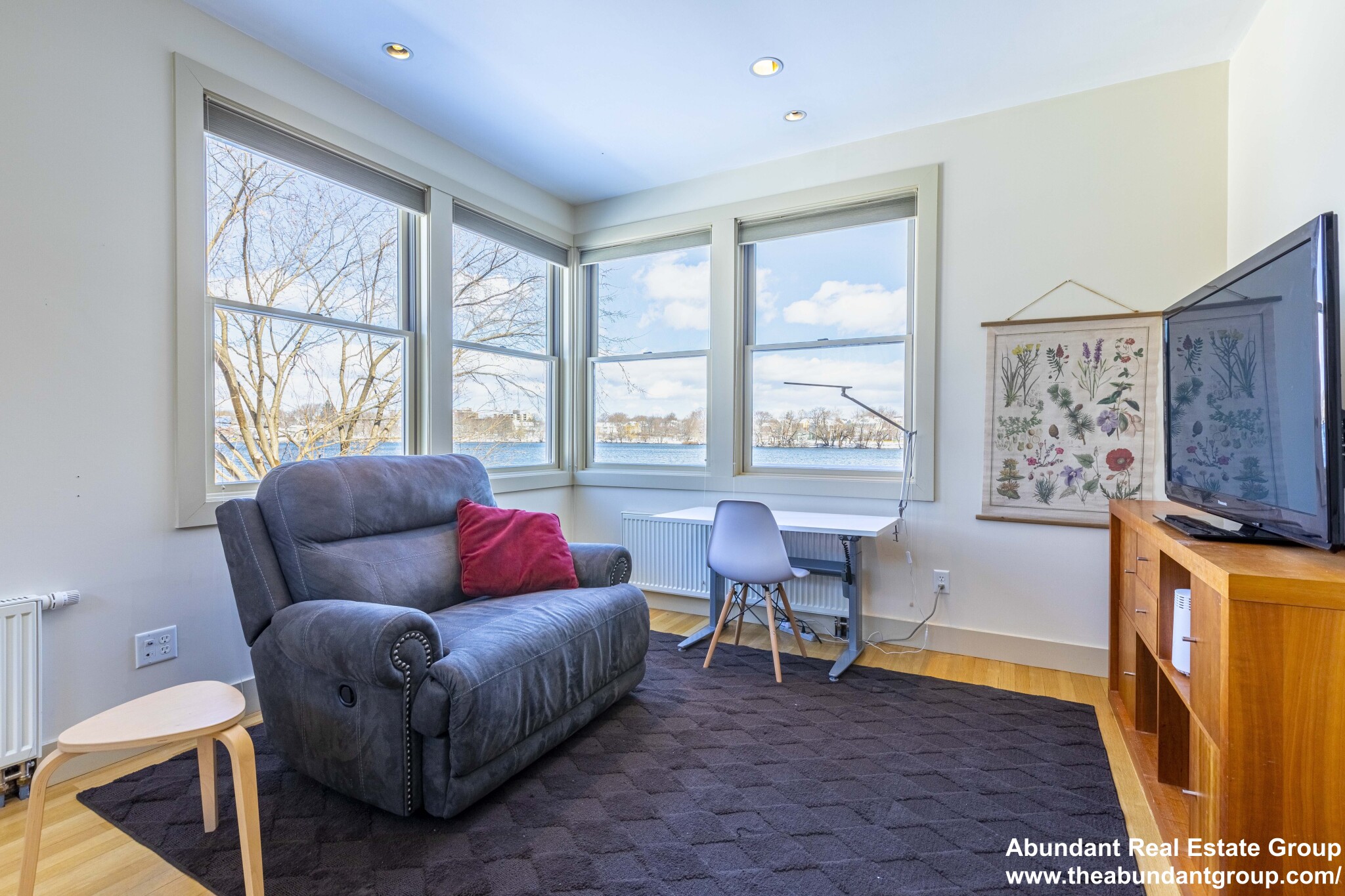 104 Spy Pond Pkwy, Arlington