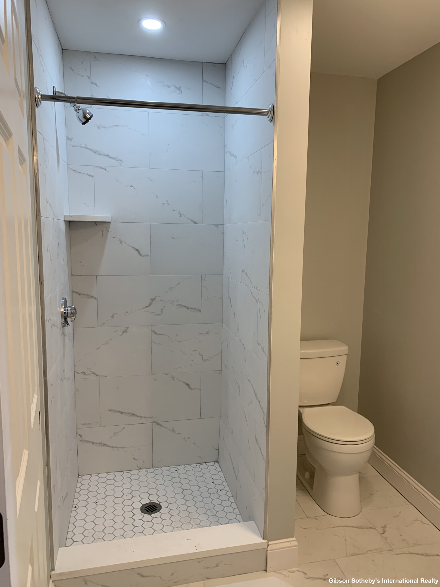 4 bed, 2 bath apartment for rent at 736 East 7th Unit 1, South Boston — photo 3 of 29