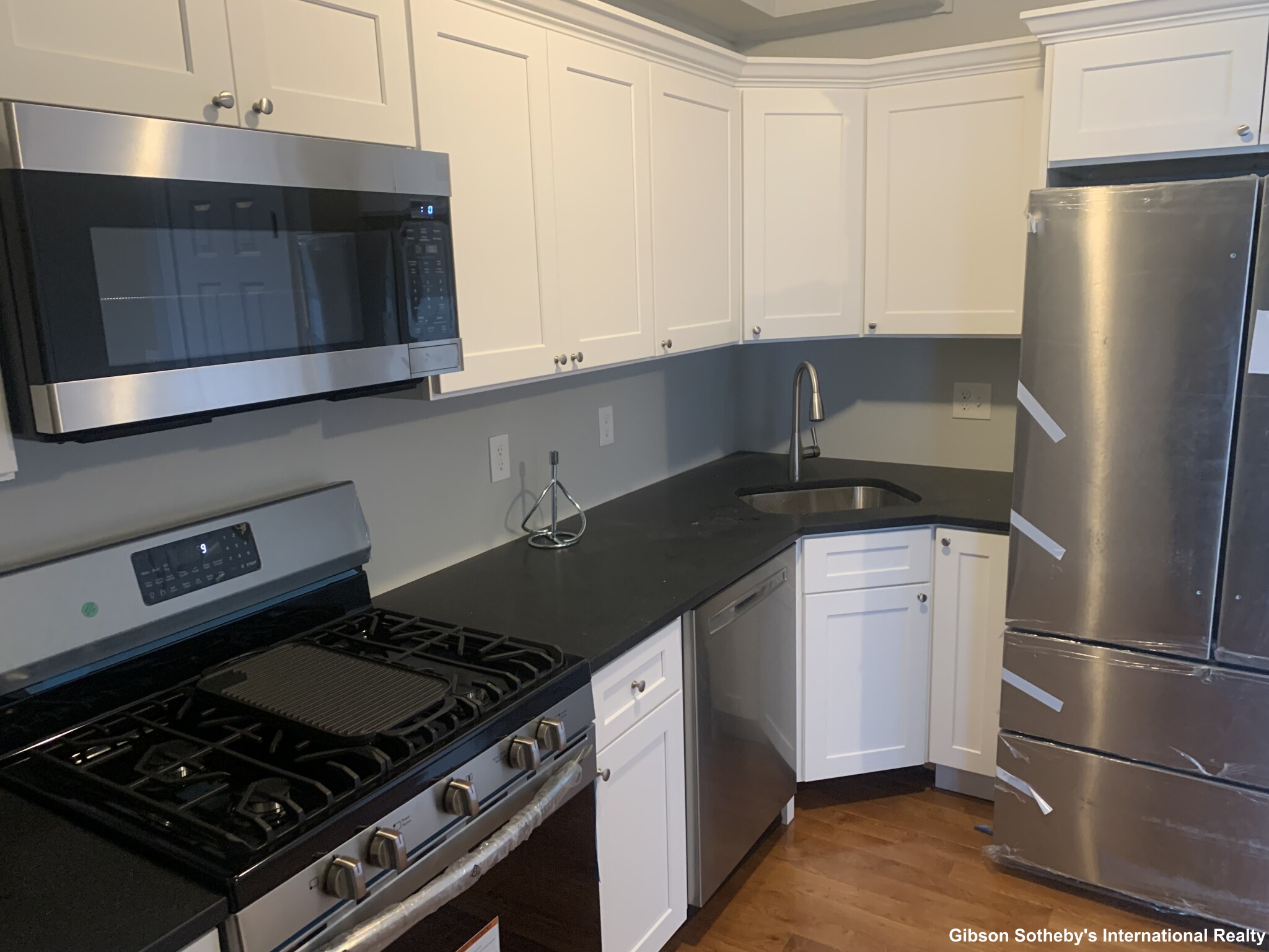 4 bed, 2 bath apartment for rent at 736 East 7th Unit 1, South Boston — photo 1 of 29