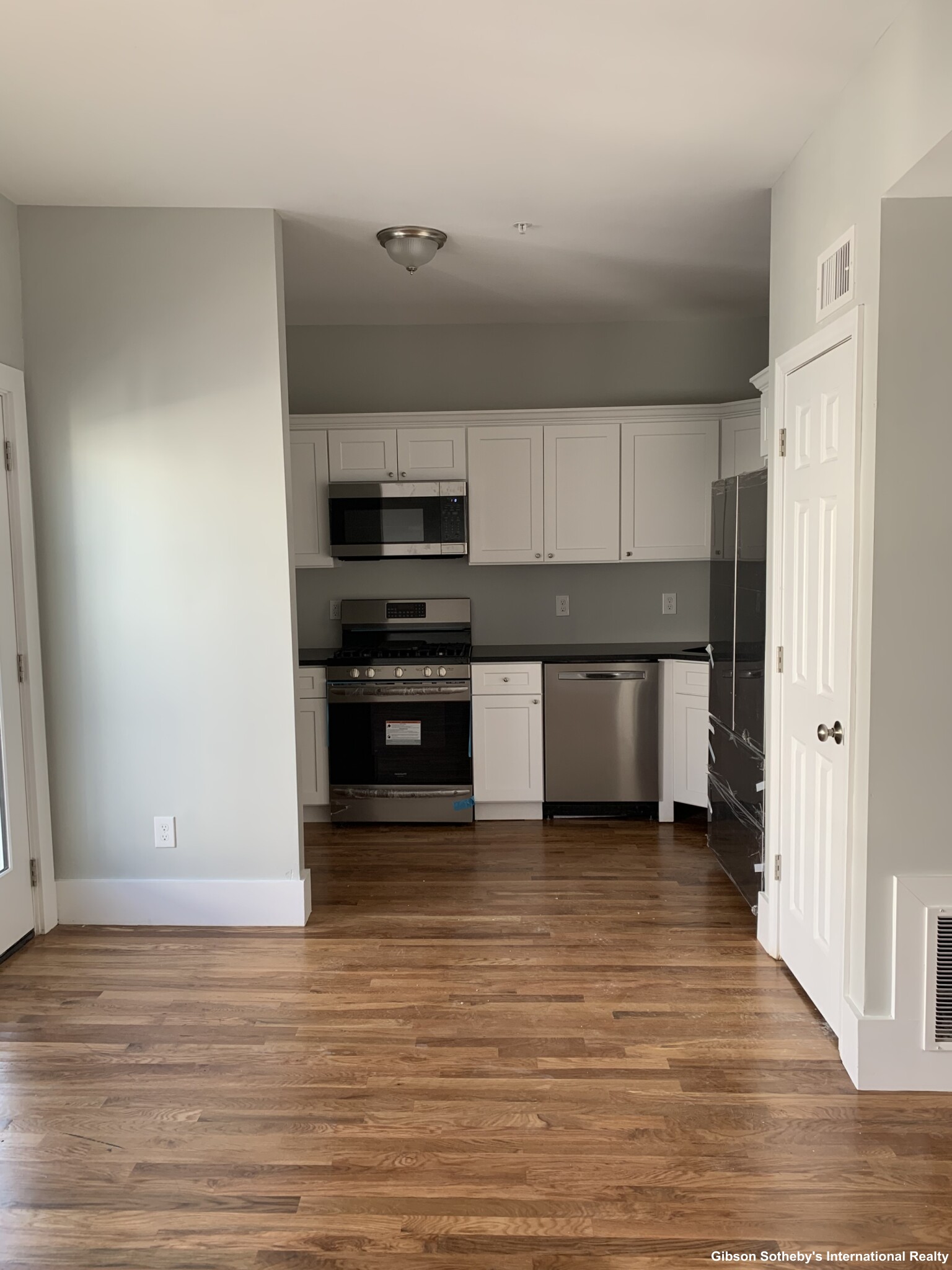 4 bed, 2 bath apartment for rent at 736 East 7th Unit 1, South Boston — photo 14 of 29