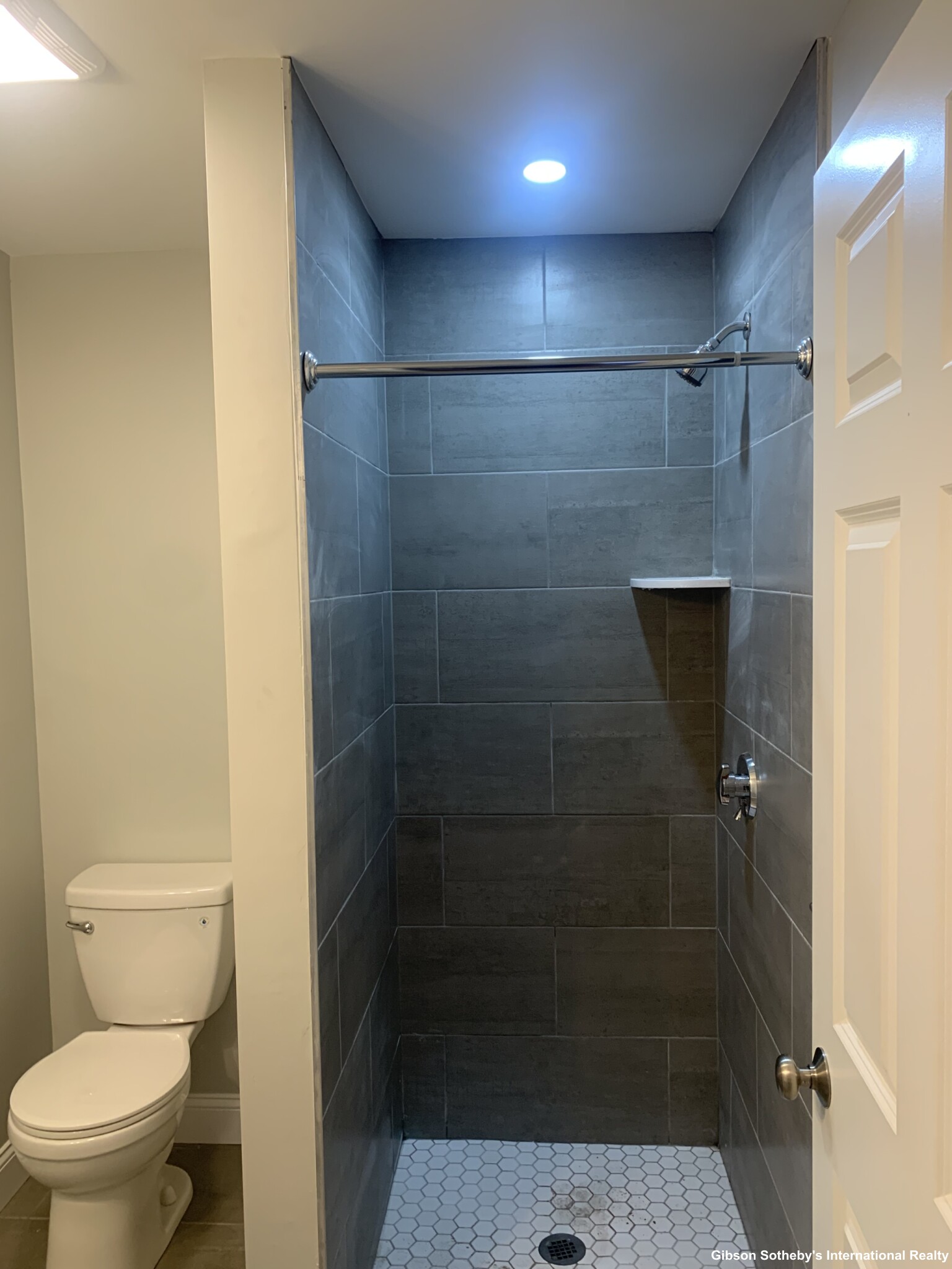 4 bed, 2 bath apartment for rent at 736 East 7th Unit 1, South Boston — photo 5 of 29