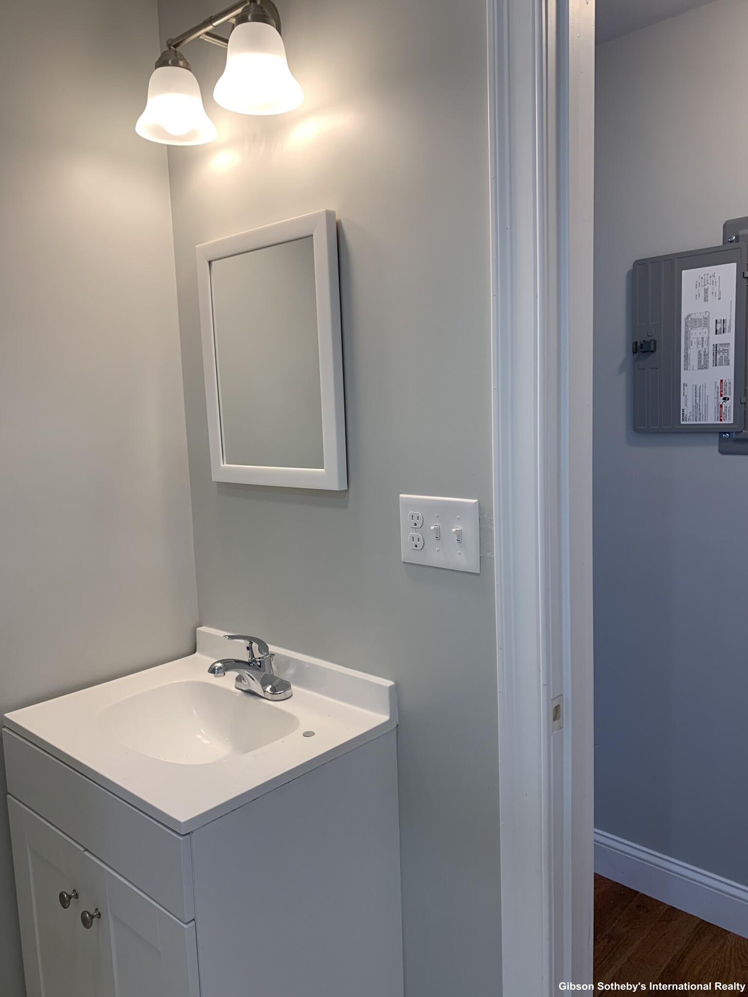 4 bed, 2 bath apartment for rent at 736 East 7th Unit 1, South Boston — photo 4 of 29