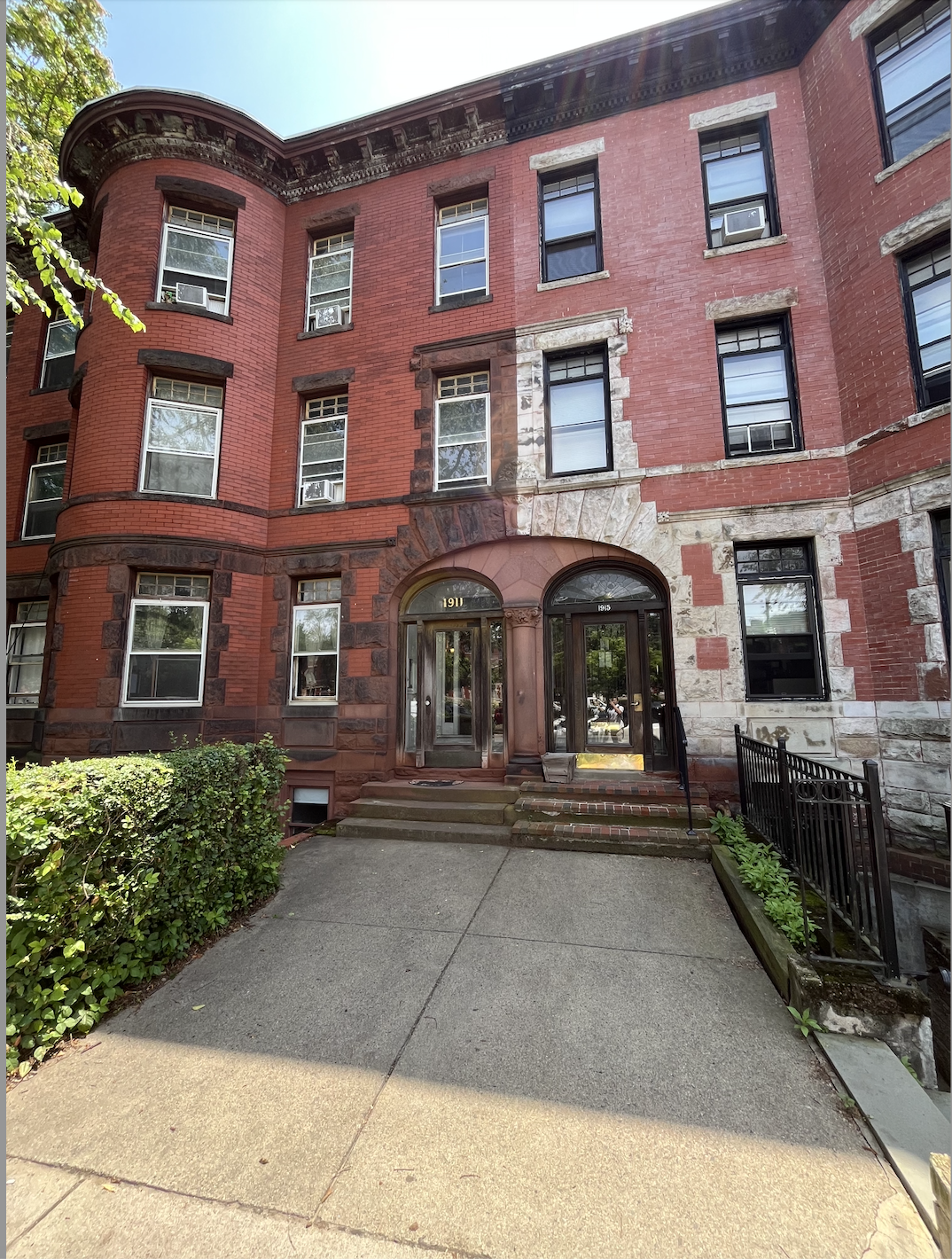 1911 Beacon St. - 3,900USD / month