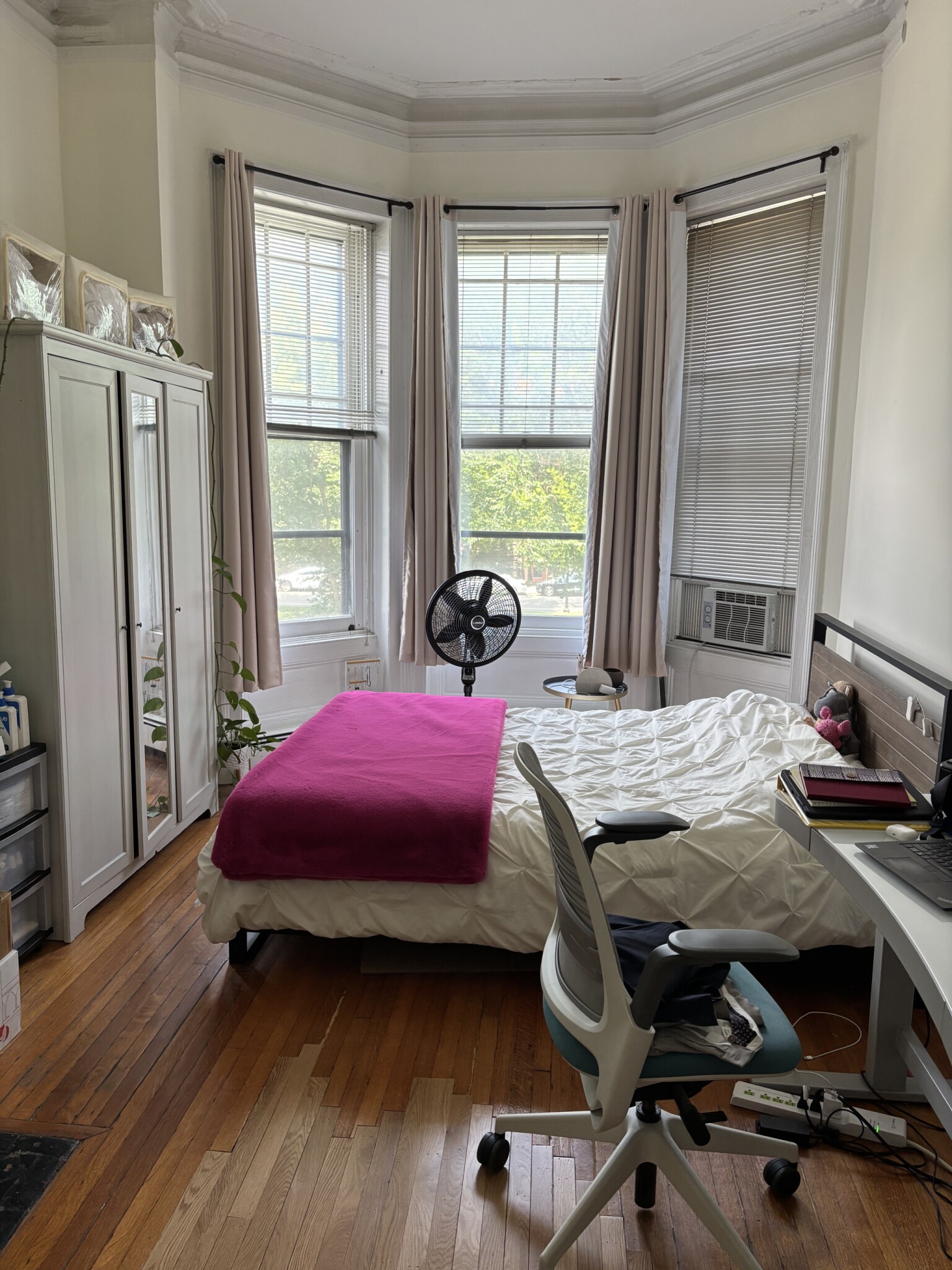 230 Commonwealth Ave., Boston, MA - 5,200 USD/ month
