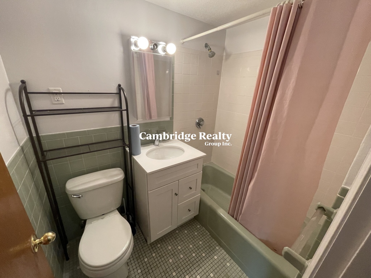 33 Lodgen Ct, Malden