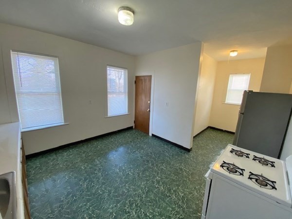 4 bed, 1 bath apartment for rent at 349 Adams St Unit 2, Dorchester — photo 9 of 10