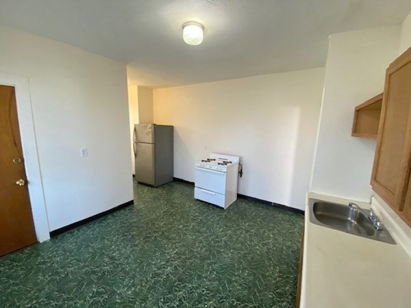 4 bed, 1 bath apartment for rent at 349 Adams St Unit 2, Dorchester — photo 8 of 10