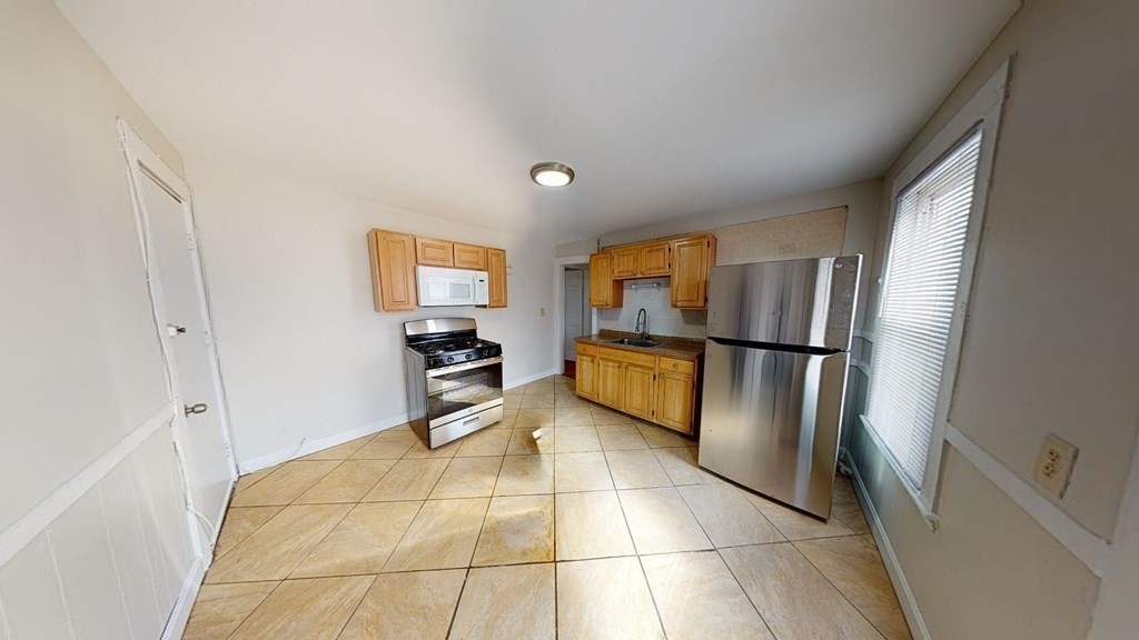 3 bed, 1 bath apartment for rent at 109 Capen St Unit 1, Dorchester — photo 3 of 18