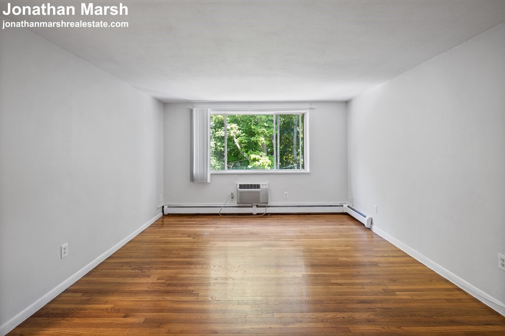 580 Cummins Hwy, Mattapan