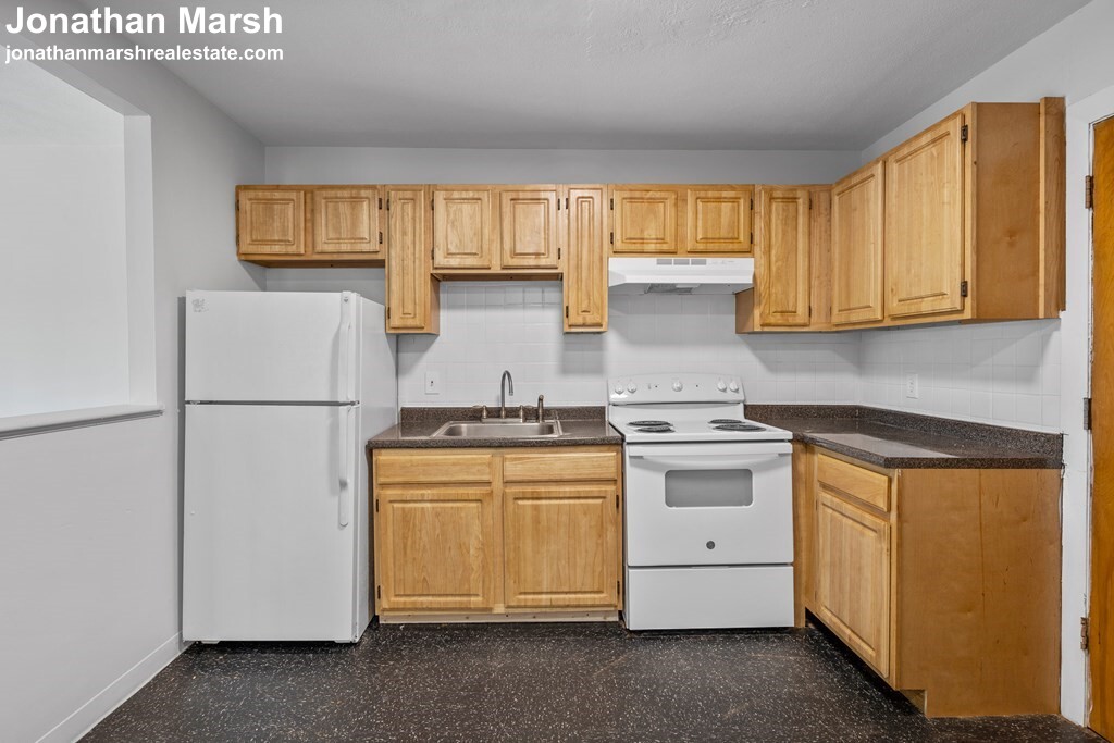 580 Cummins Hwy, Mattapan