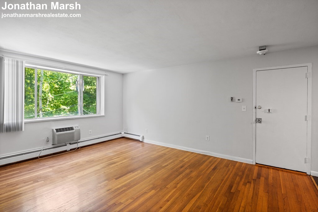 580 Cummins Hwy, Mattapan