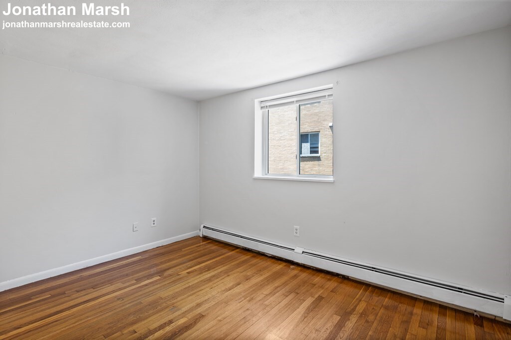 580 Cummins Hwy, Mattapan