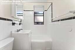 11 Victory Rd, Dorchester