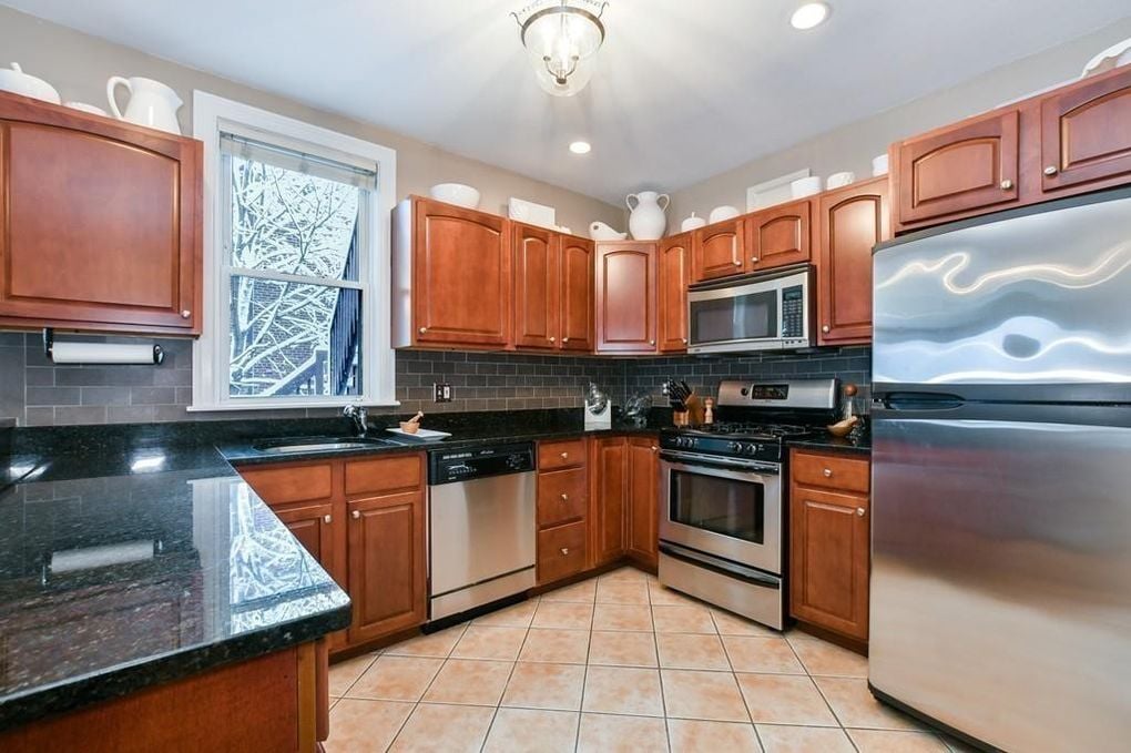 544 8th St, South Boston