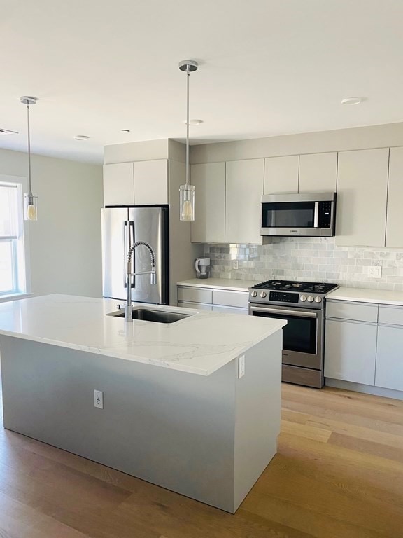 16 Boardman St, East Boston