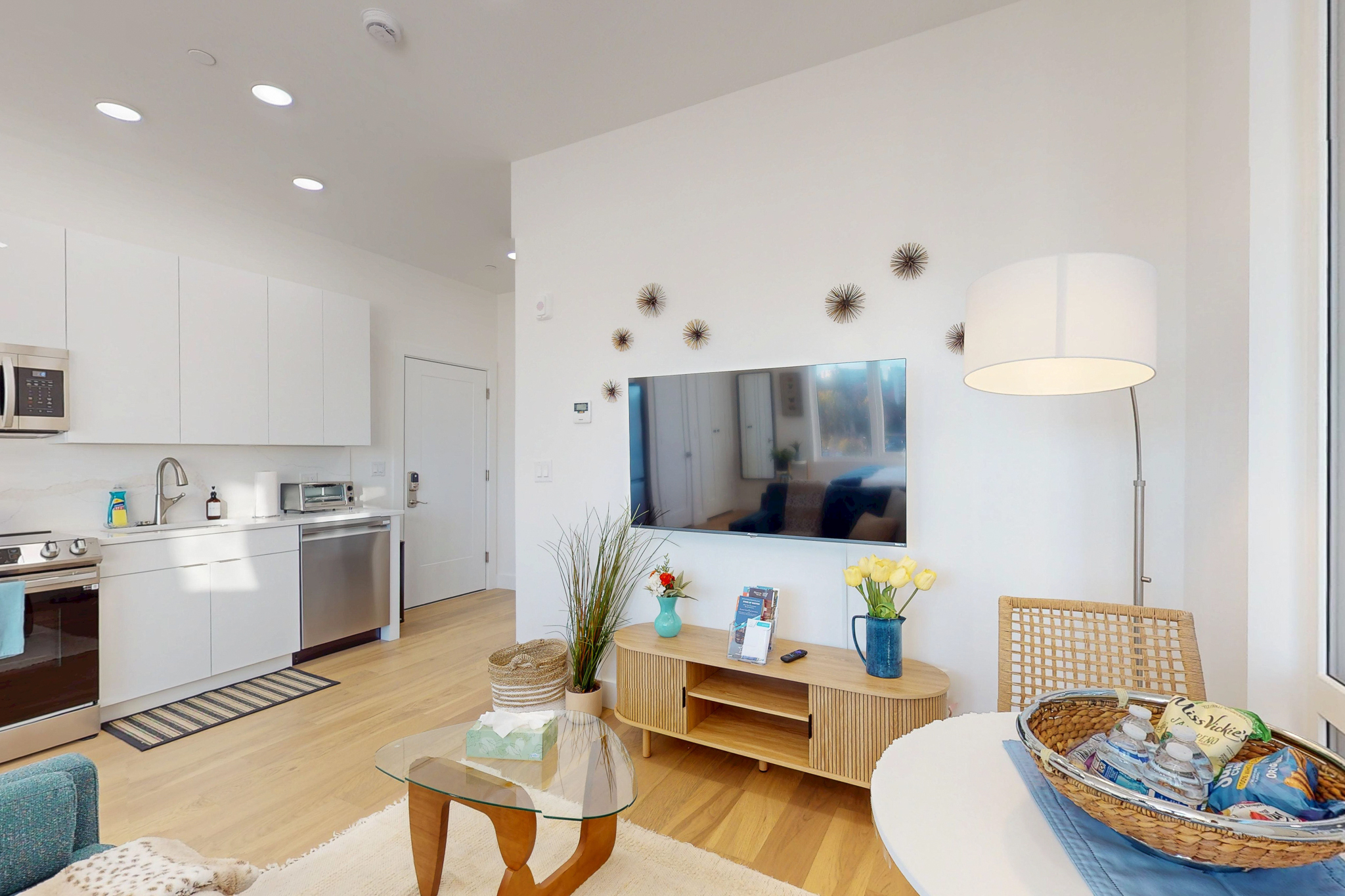 Photos of apartment on Hichborn St.,Boston MA 02135