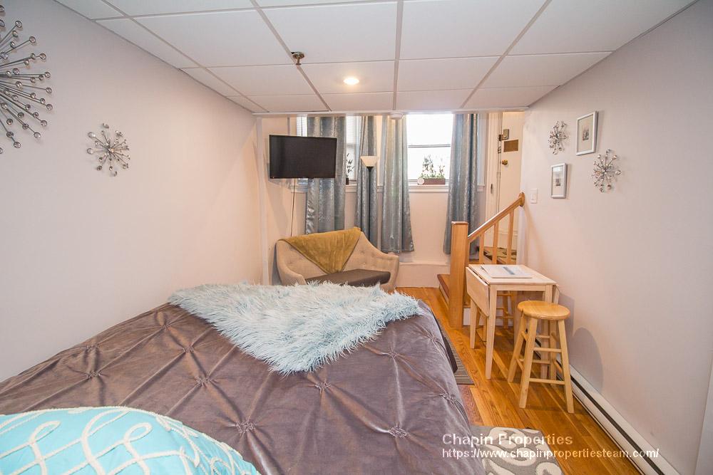 1029 Beacon St, Longwood