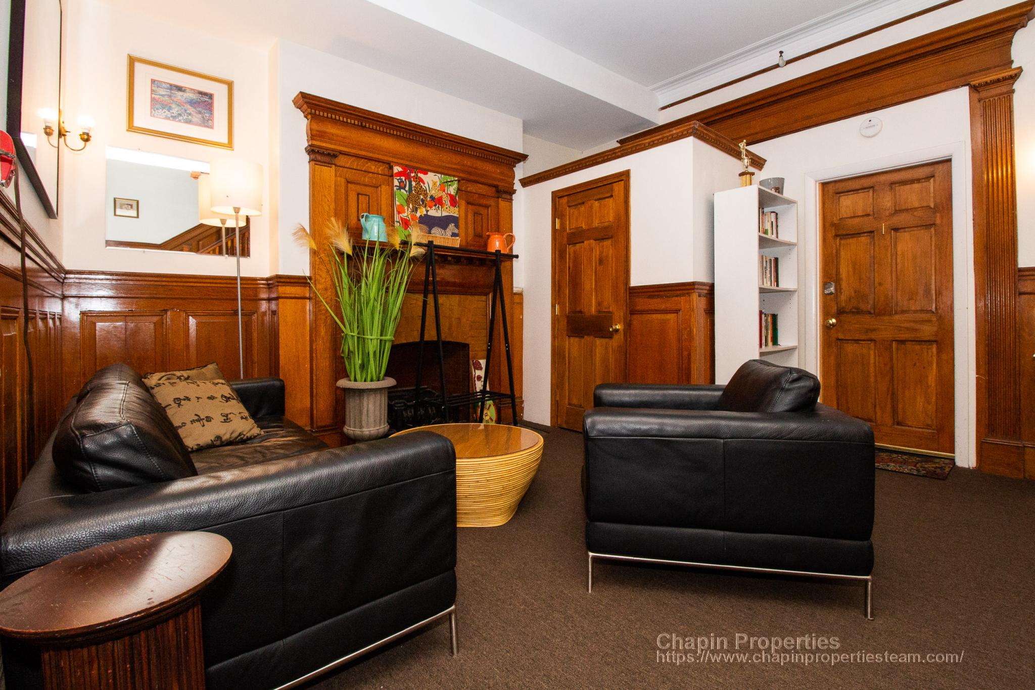 1029 Beacon St, Longwood