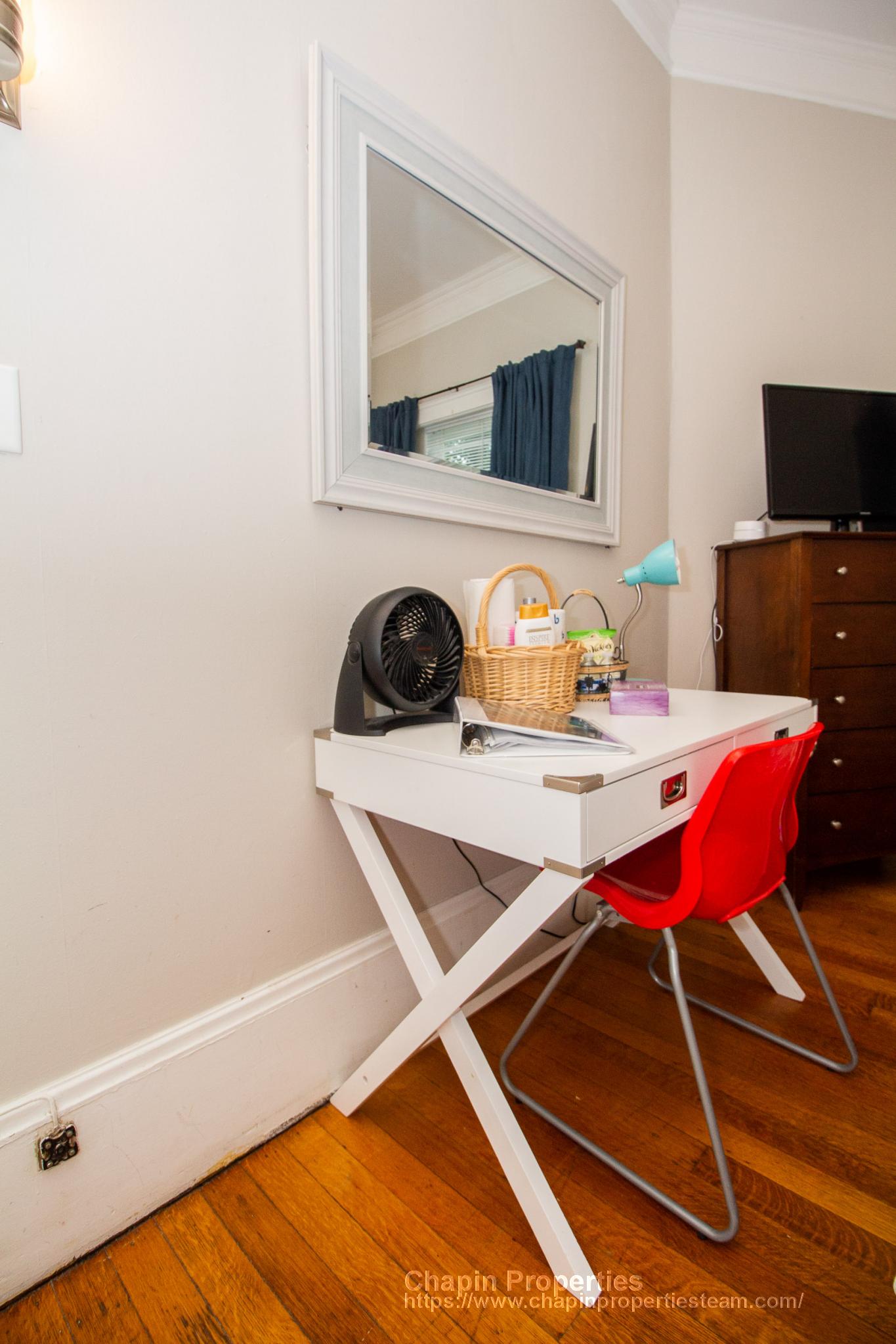 1029 Beacon St, Longwood