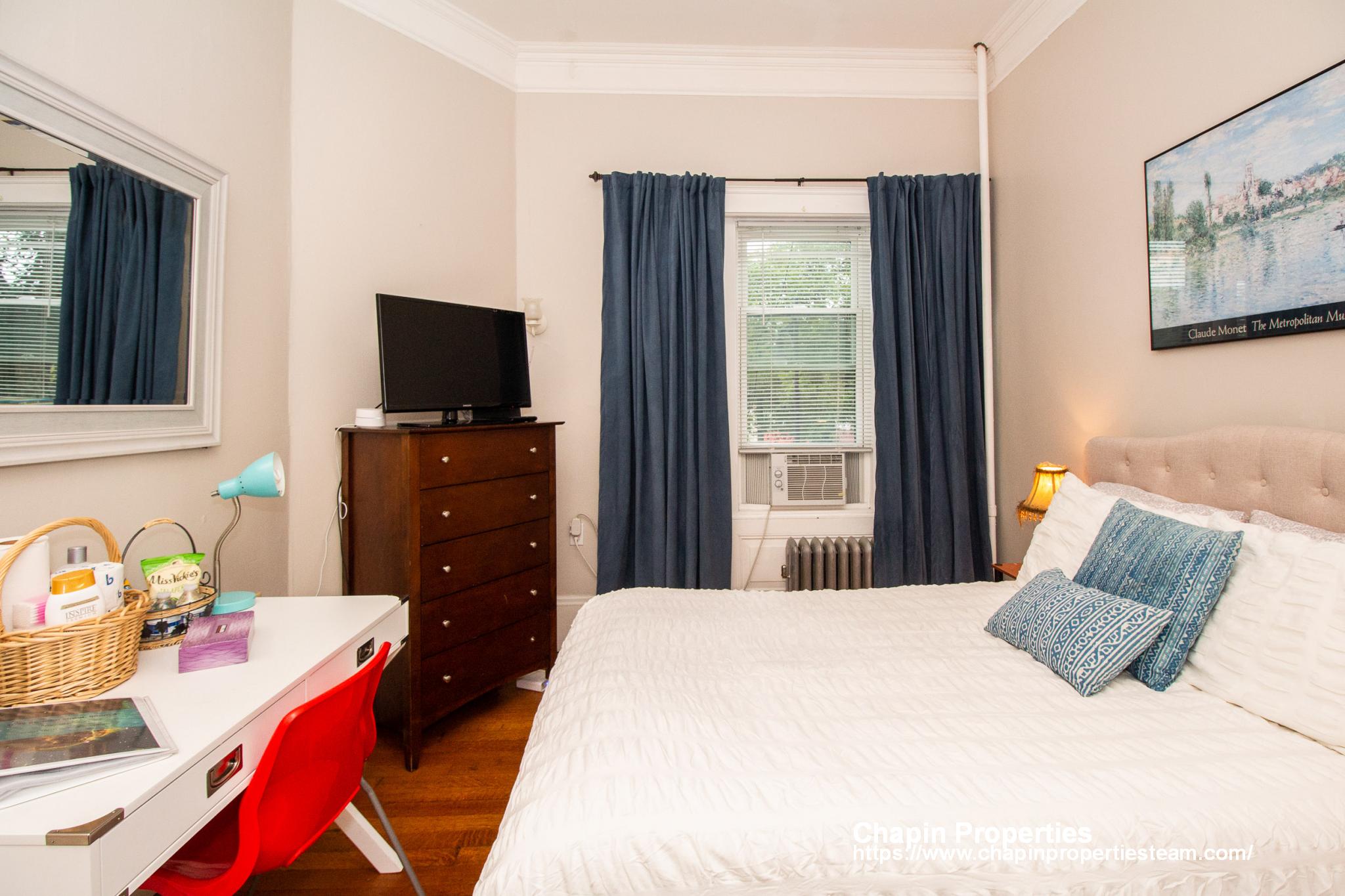 1029 Beacon St, Longwood