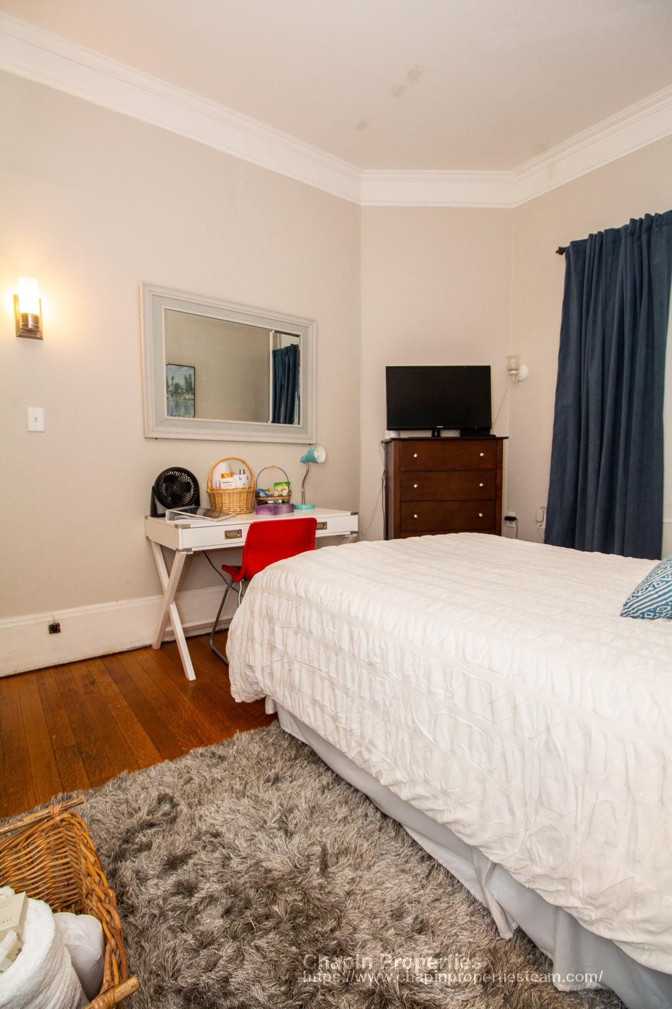 1029 Beacon St, Longwood