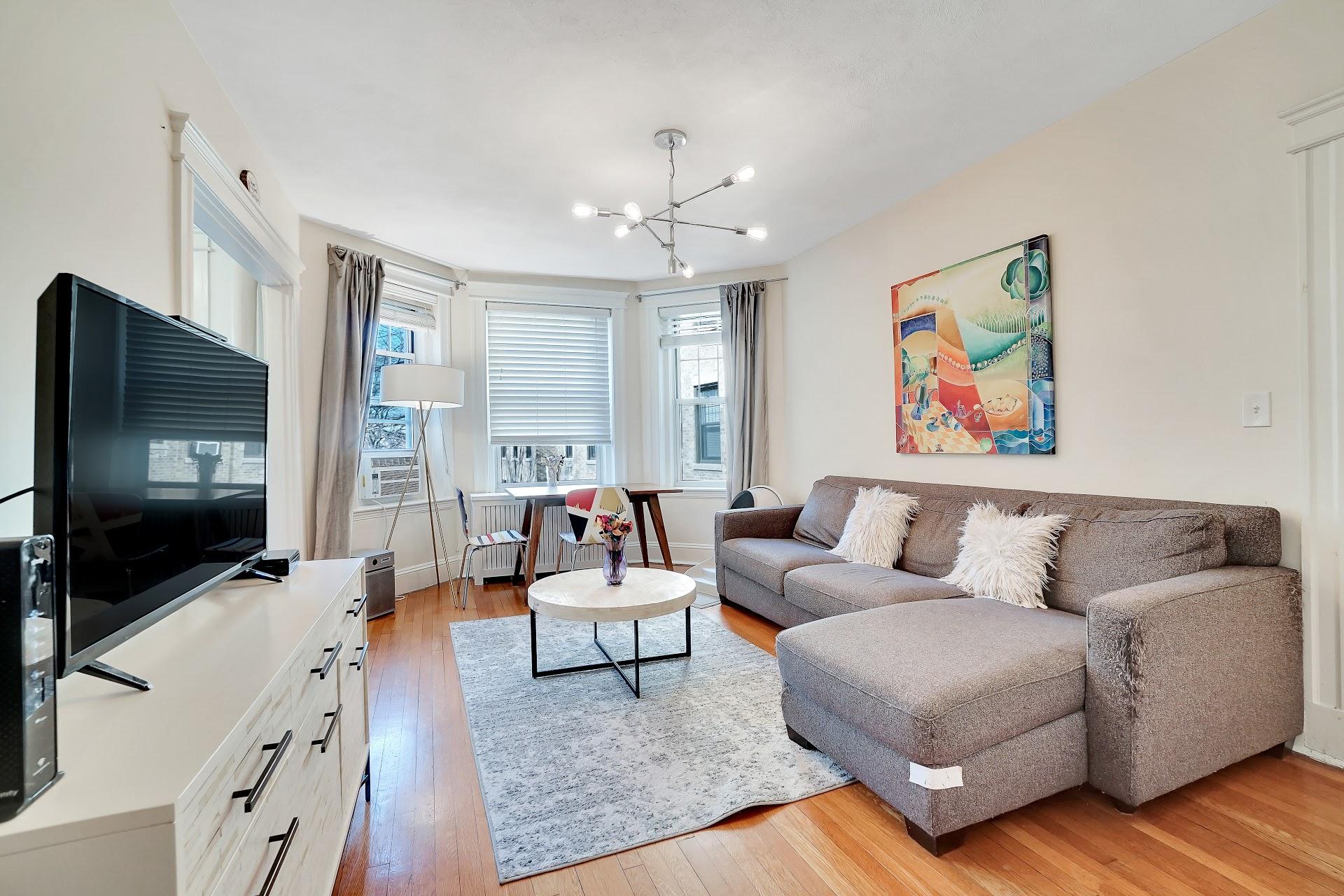 1 bed, 1 bath apartment for rent at 118 Riverway Unit 118, Fenway