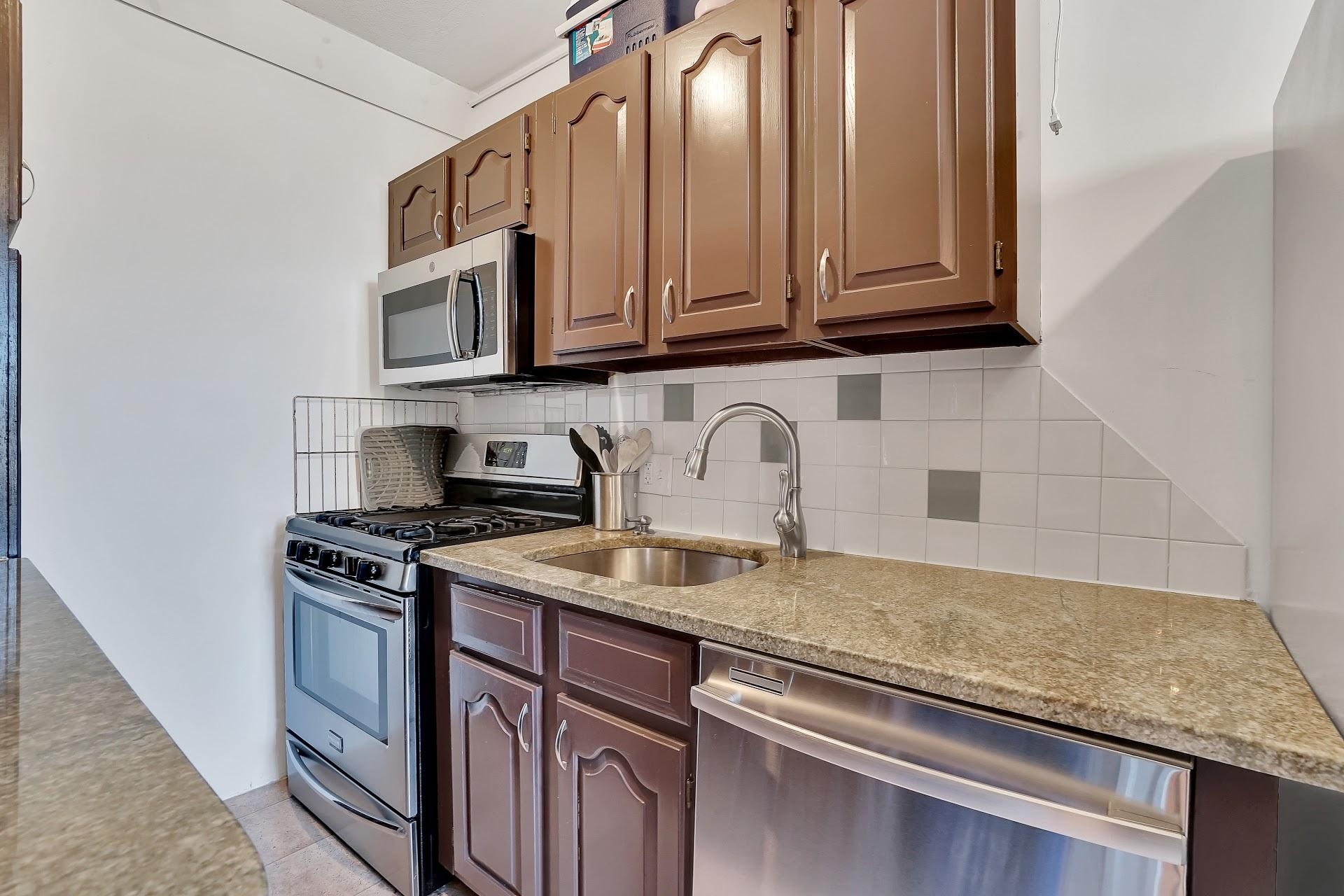 1 bed, 1 bath apartment for rent at 118 Riverway Unit 118, Fenway — photo 4 of 10