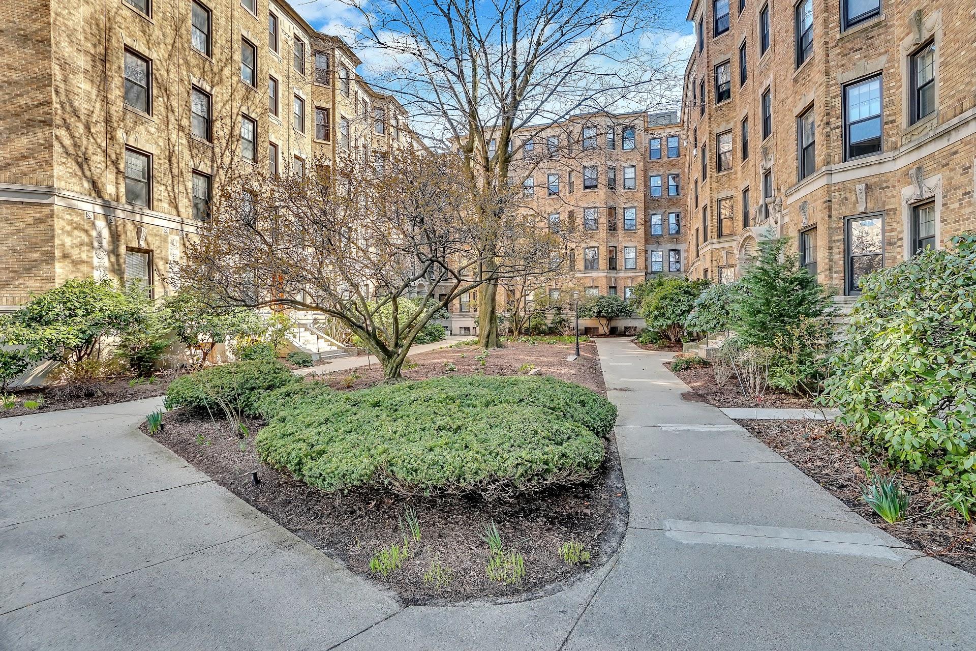 1 bed, 1 bath apartment for rent at 118 Riverway Unit 118, Fenway — photo 9 of 10