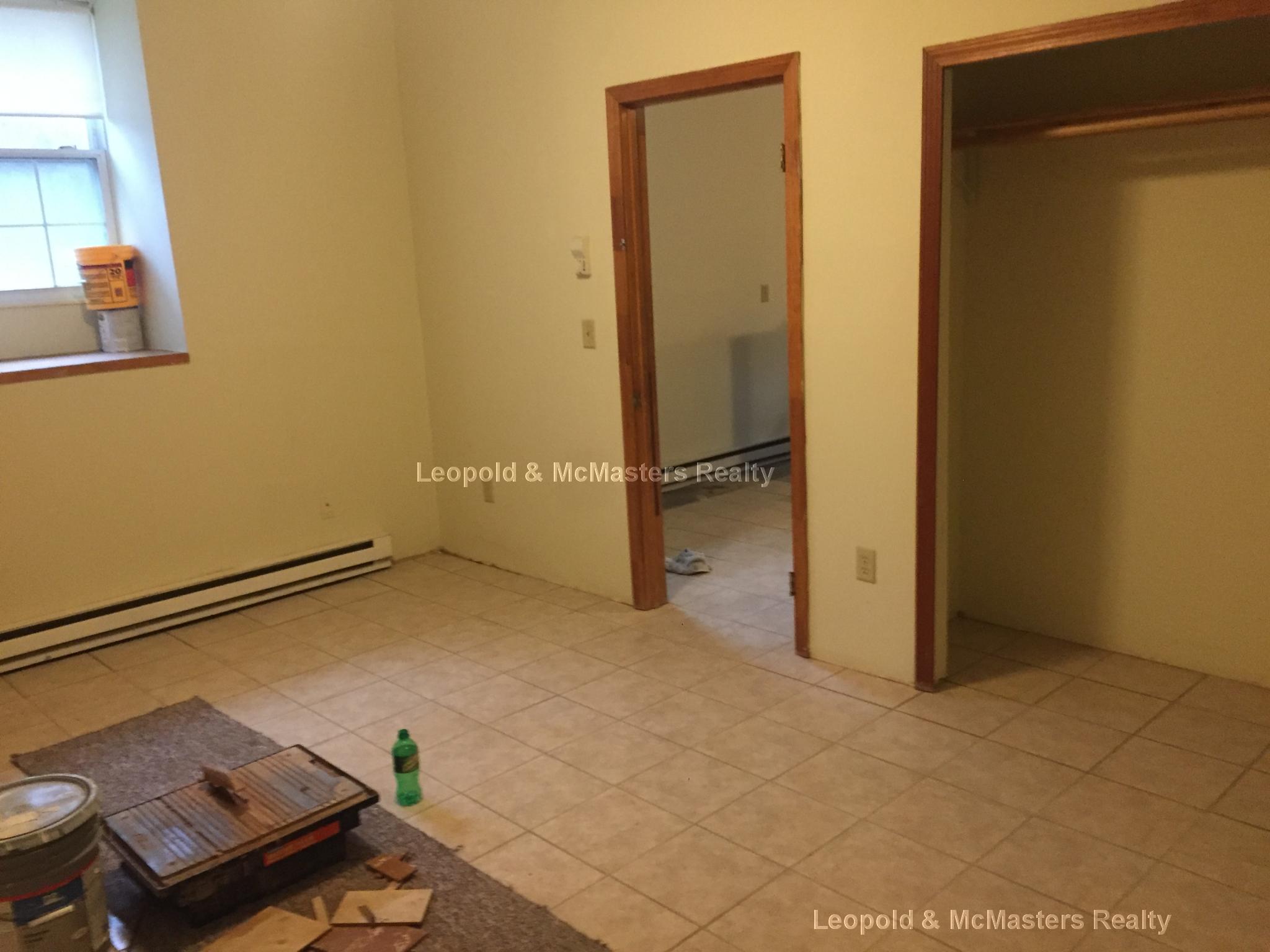 11 Willow St, Fitchburg